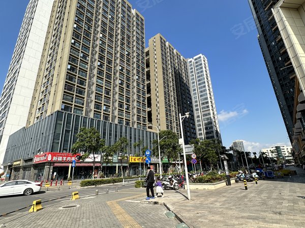 深圳光明光明奥园峯荟光明大仟里旁 奥园一房租金1700 高楼层 民用