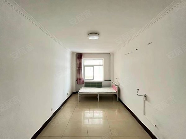 兰州城关东方红广场财政厅家属院(颜家沟)东方红广场 兰州一中附近 精装四楼 三室两厅两卫 随时看房出租房源真实图片