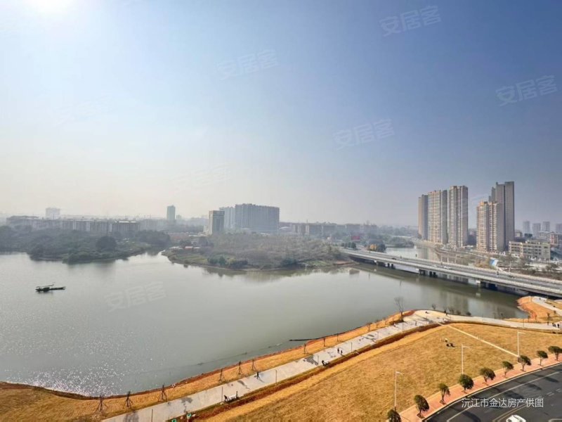 湖景新外滩3室2厅2卫115㎡南62.8万