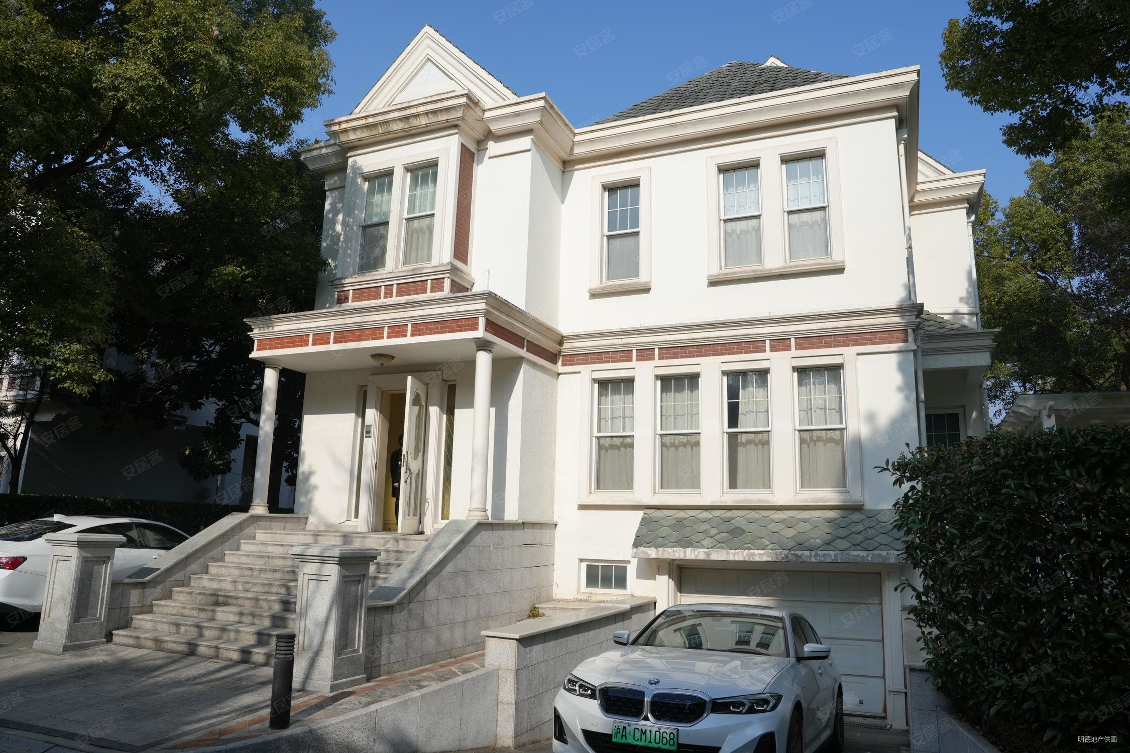 主营东郊花园别墅东郊国宾区占地千平与明星做邻居