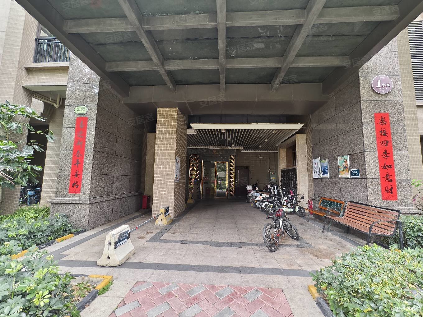 保利香槟国际3室2厅1卫93.58㎡南北136万