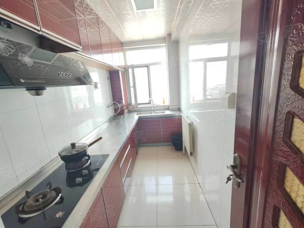 龙海家园d区,精装大两室,家具家电齐全,出门小学,交通方便