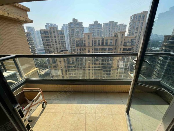 宁波高新区一品广场皇冠花园(一期)皇冠花园(一期) 3室2厅1卫 电梯房