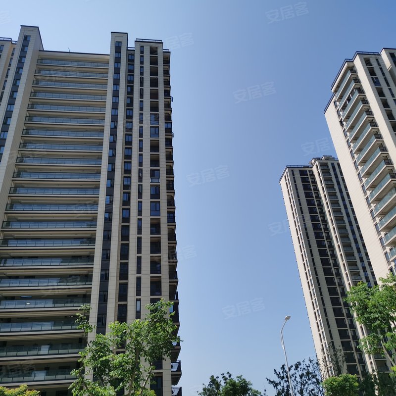 张小侠 2021-07-06   :00:   上实雍景湾主要是有12栋高层和22栋排屋