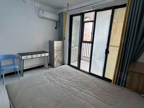 上海浦东川沙心圆西苑迪士尼上班看过来,有班车,交通便利,停车方便