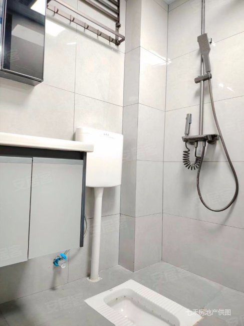 解放碑七星岗巴将军公园旁丨精装电梯三房丨刚需  丨随时看房