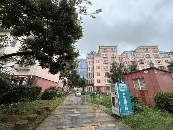 大理大理市昆百大泰业城鸿泰花园市区 鸿泰花园小高层  精装三房 拎包