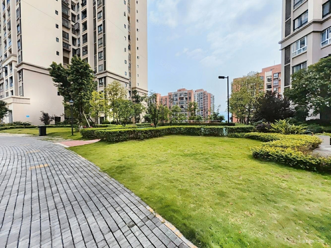 荣润誉峰3室2厅1卫82㎡南48万