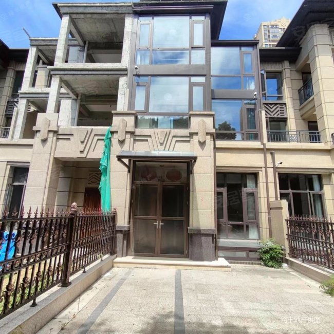 合肥房产网>合肥二手房>滨湖新区二手房>环湖cbd二手房>中海滨湖央墅>