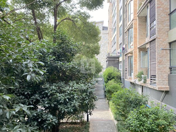 巴中巴州回风学府龙腾苑东苑回风龙湖中学旁精装 3室2厅2卫 电梯房 125平 精装修出租房源真实图片