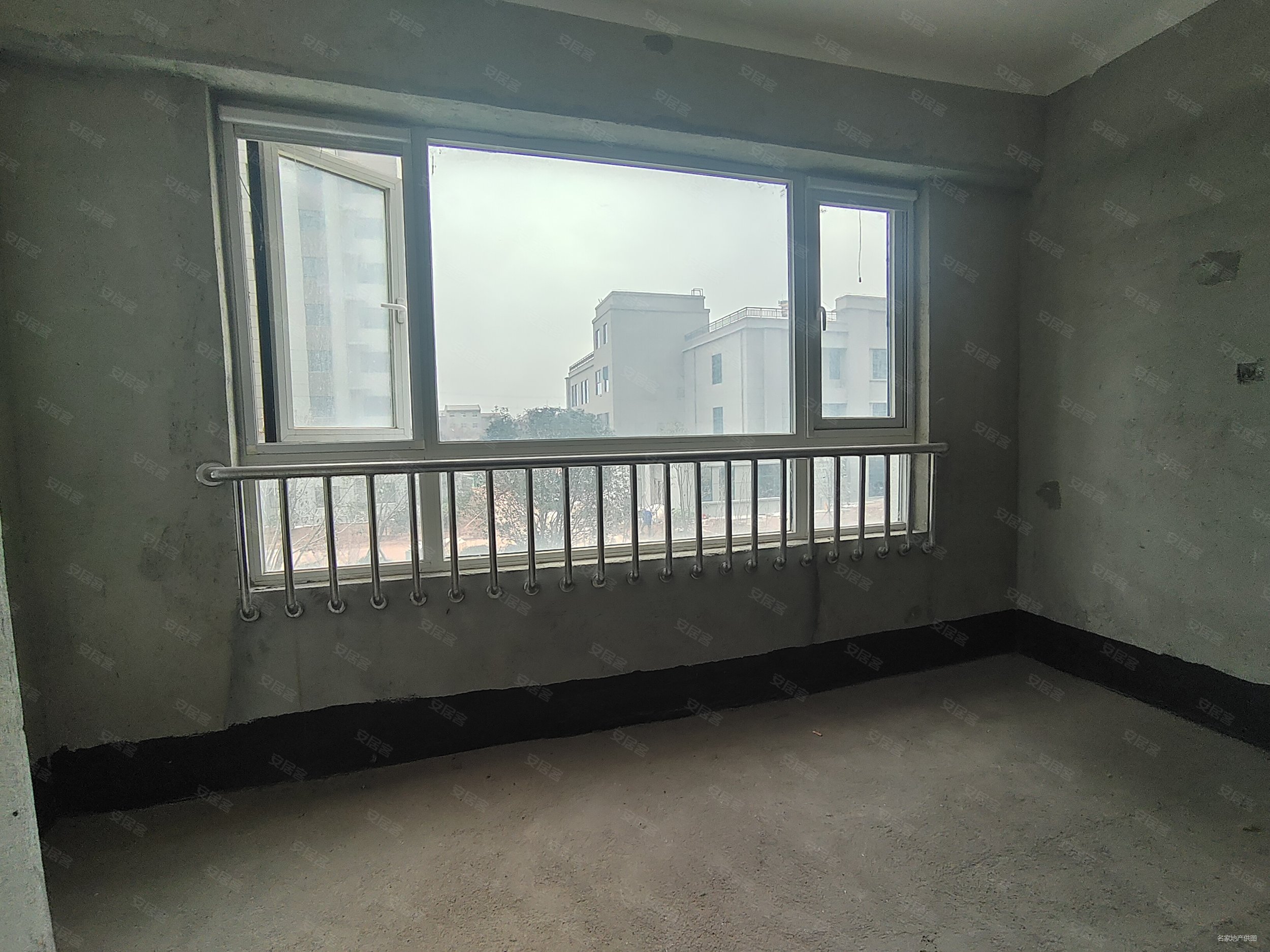 满五 紧邻公园 正规商品房 南向采光好