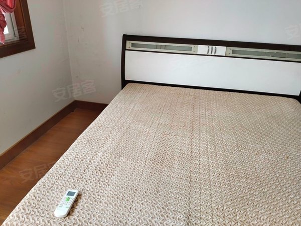 无锡江阴澄江绿园新村(江阴)澄江福地和步行街对面,靠近八佰伴,免物业