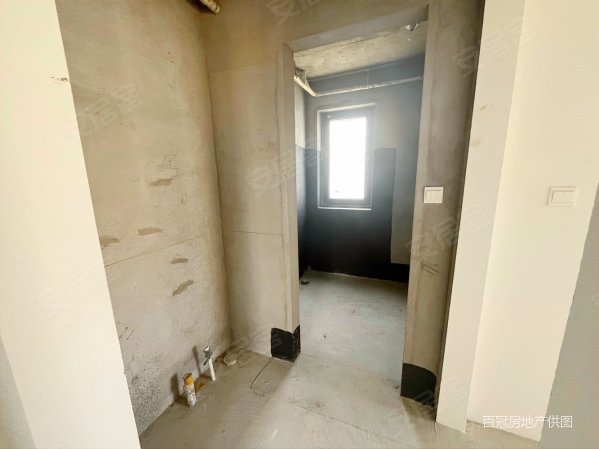 万海华府 南北通透三居 房子位置好 紧邻万达地铁 价 还亲民