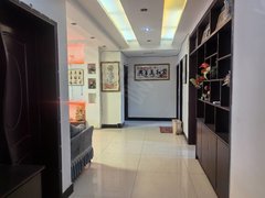 长垣蒲东蒲东龙山花园步梯五楼，中等装修干净，拎包入住，空调一大两小。出租房源真实图片