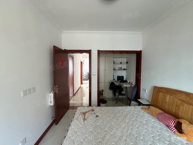 南湖植物园四中附近南湖一号精装三室双卫有证可贷