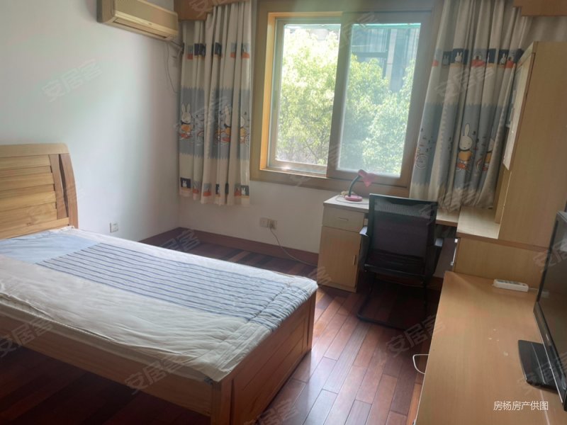 玄武湖解放门旁台城花园小区带电梯 三房两卫 环境好 好停车