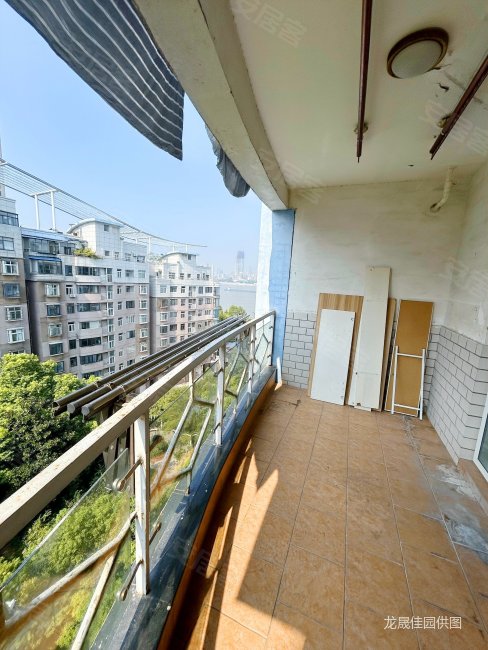 江南明珠园3室2厅2卫147.65㎡南北255万