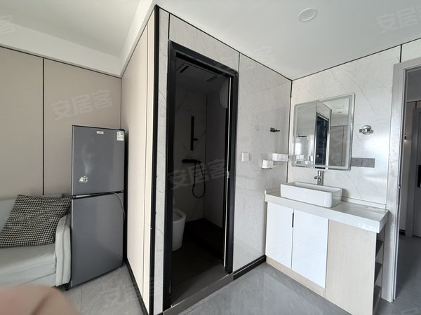 金华浦江县浦江城东永在大道909号楼本人房栋，靠近253夜市高楼层两室出租，随时看房，停车方便。出租房源真实图片