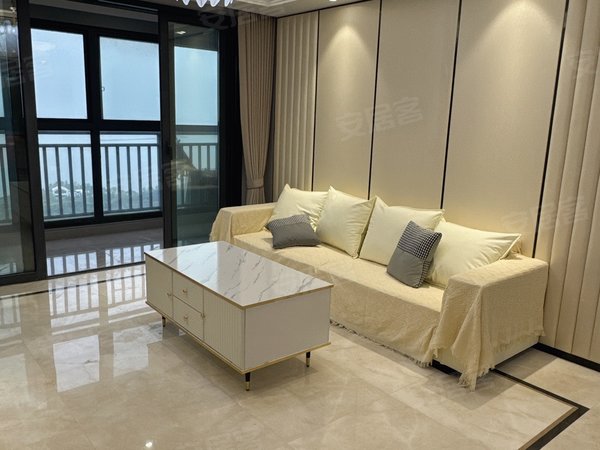 苏州常熟东南开发区名湖豪庭招商城附近 名湖豪庭精装3房2厅出租 带