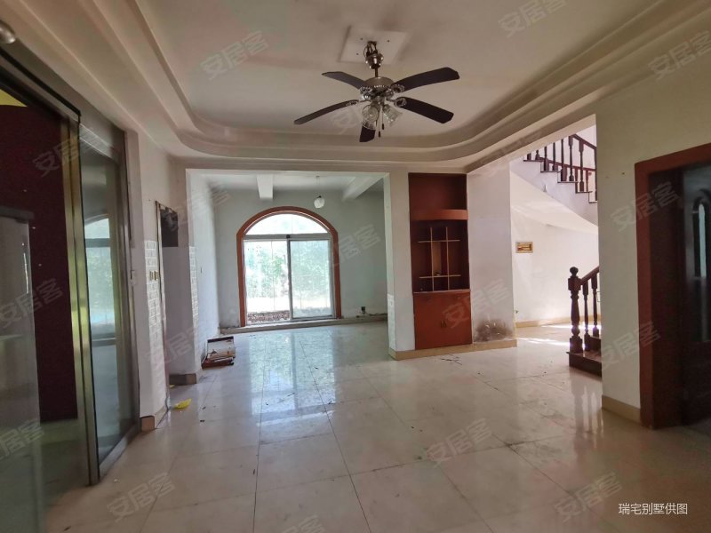 新金榜美墅700平大花园独栋低价急售诚意出售有钥匙