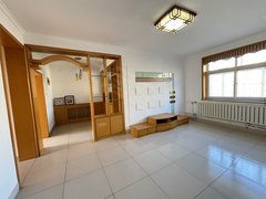 昌邑昌邑城区时代广场二时小对面 带地上车库育新苑多层4楼精装两室两厅出行方便出租房源真实图片