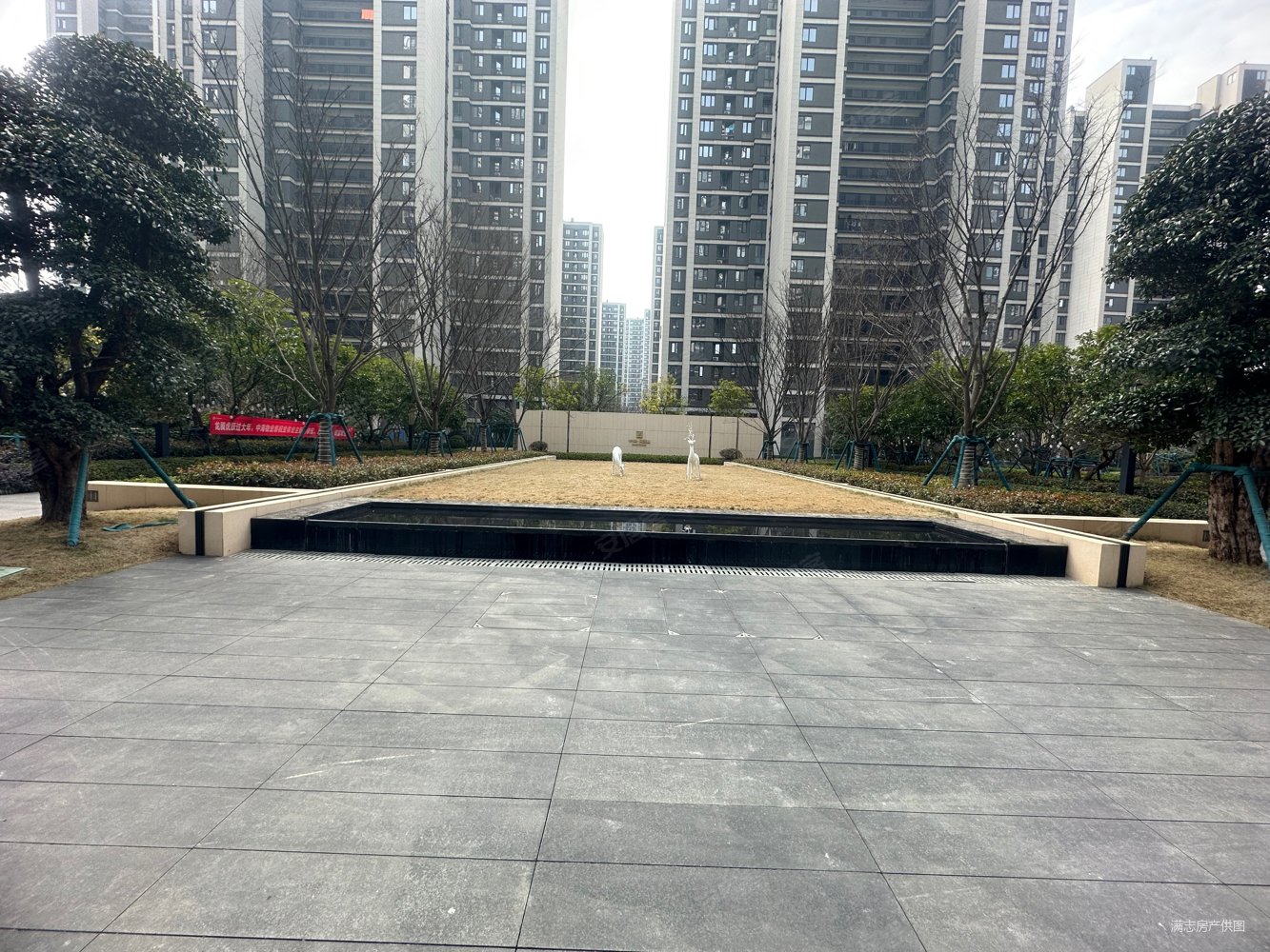 中海阅麓山标准四房高楼层风景优美