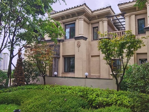 重庆北碚蔡家恒大翡翠湾(别墅)新装修,出租,独叠端户,带60平花园,可