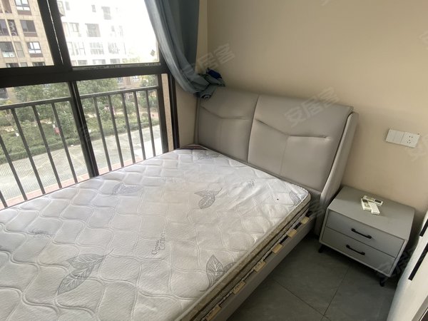常州武进湖塘紫金城(北区)带投影 全新家电家具 无甲醛 主卧朝南带阳台 密码锁随时看出租房源真实图片