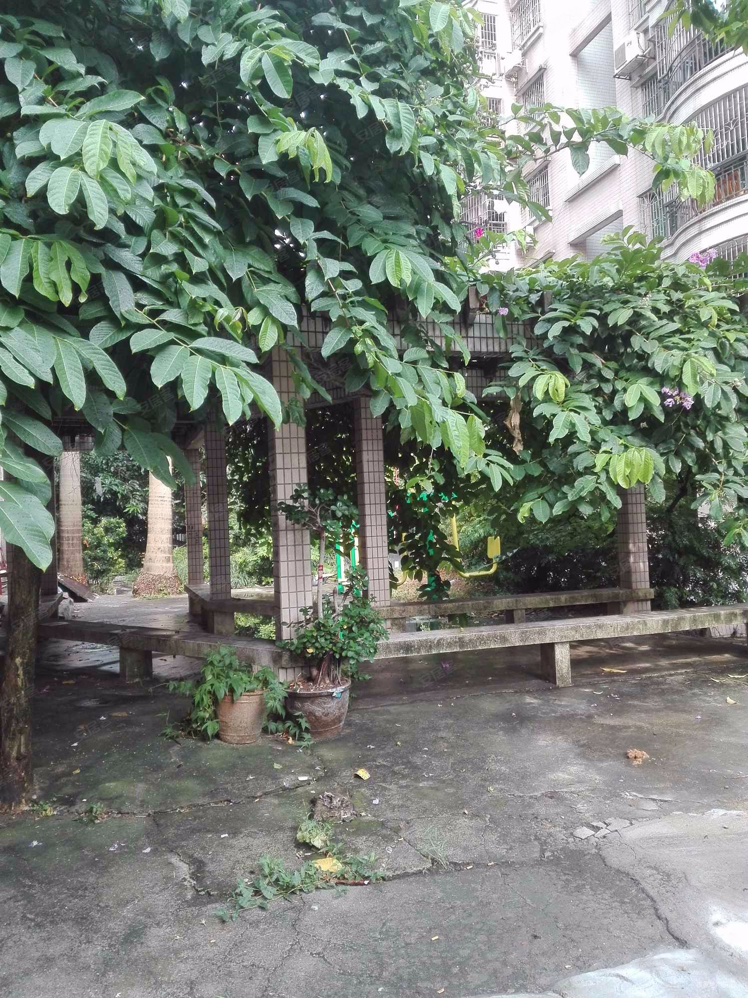 荔景花园3室2厅2卫40㎡南72万