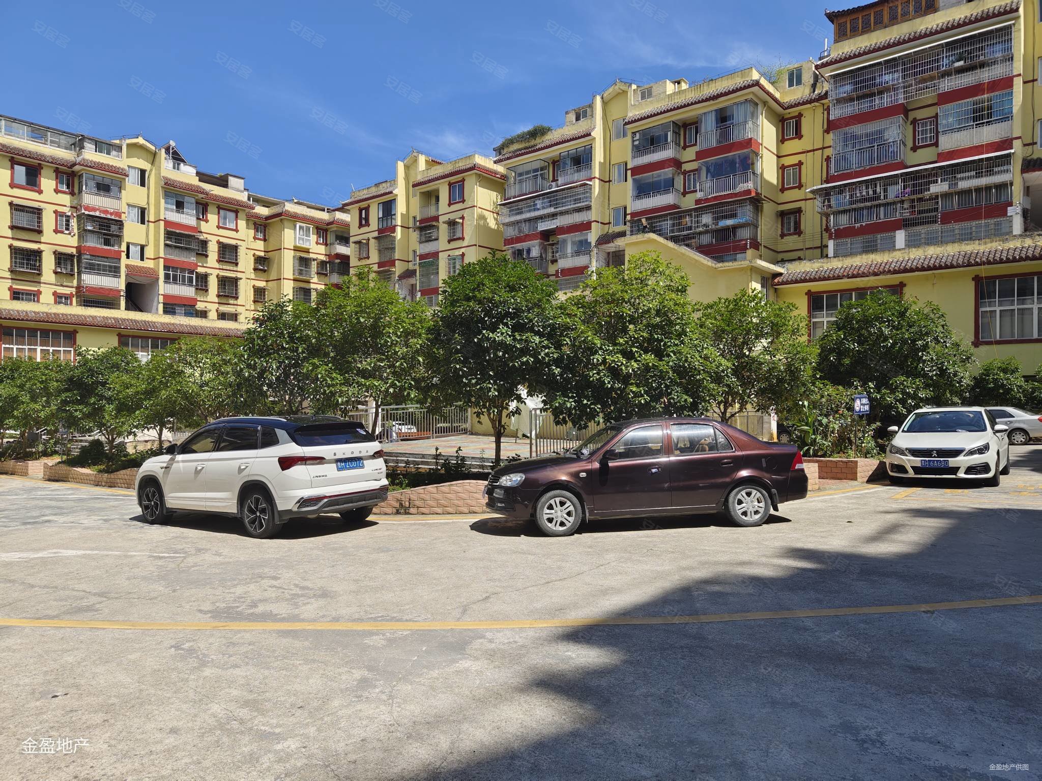 毛坯价3082元拎包入住县政府背后金石花园豪装大3房