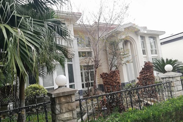 虹山半岛优点,不足,上海虹山半岛怎么样,虹山半岛周边房产中介经纪人