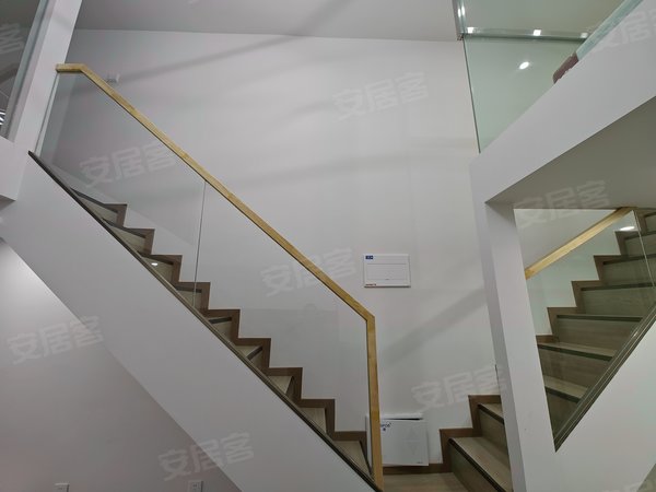 昆明五华泛亚科技新区上悦天地(商住楼)上悦天地精装两室loft,首租