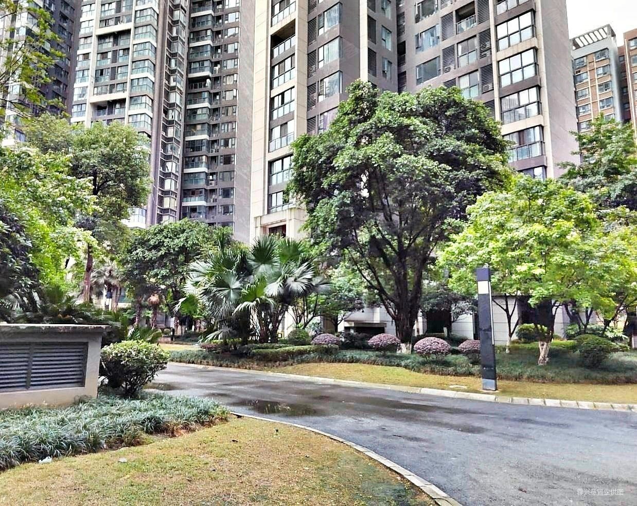 戛纳湾滨江2室2厅1卫88.16㎡东183万