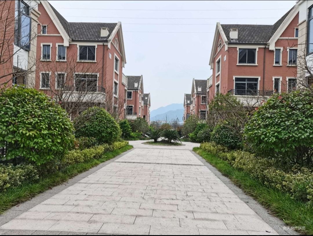 朝南滕园228平5室2厅满二采光好周边商圈成熟