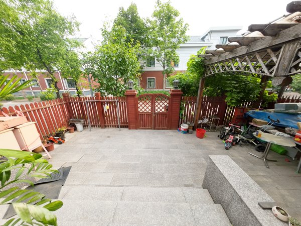 天津西青李七庄育水佳苑ab区5号线李七庄南旁 别墅区  育水佳苑 环境