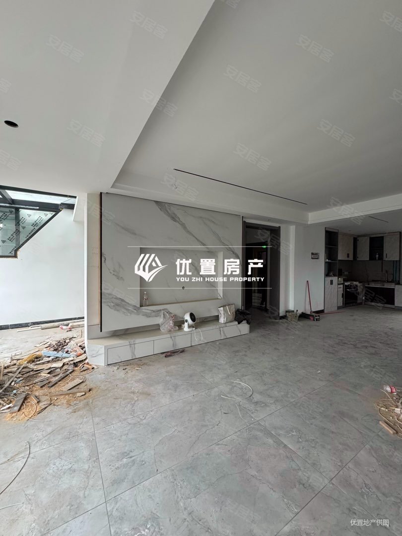 麓湖宫(一期)4室2厅2卫124.28㎡南北85万