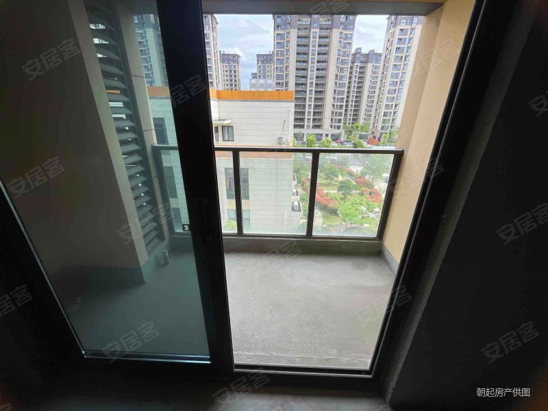 出行方便 中间楼层采光好 次新房 车位充足,万城理想公馆二手房,105万