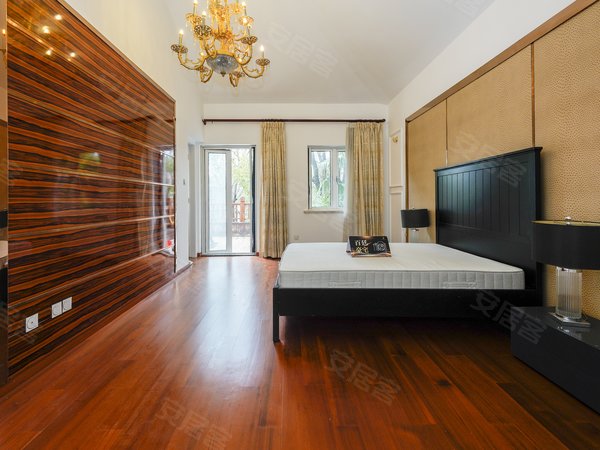 上海浦东康桥万科提香别墅小业主出国托管,自住出租 可长租 家具佩奇