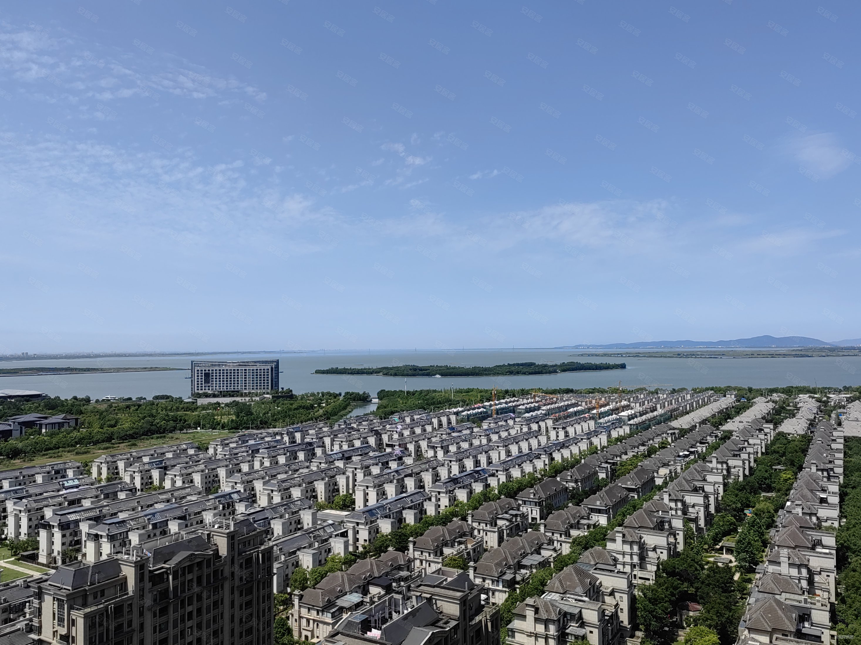 满五苏州湾绿地太湖城精装湖景大平层有车位随时看