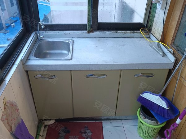张家港杨舍杨舍中心通运新村(1-49幢)Q通运新村5楼朝南单室套8千4设施齐全阳光充足独立厨卫有钥匙出租房源真实图片