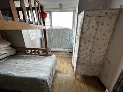 丹东元宝金地广场女人街电梯朝阳一室，包取暖物业，便宜出租，设施齐全楼下是公交出租房源真实图片