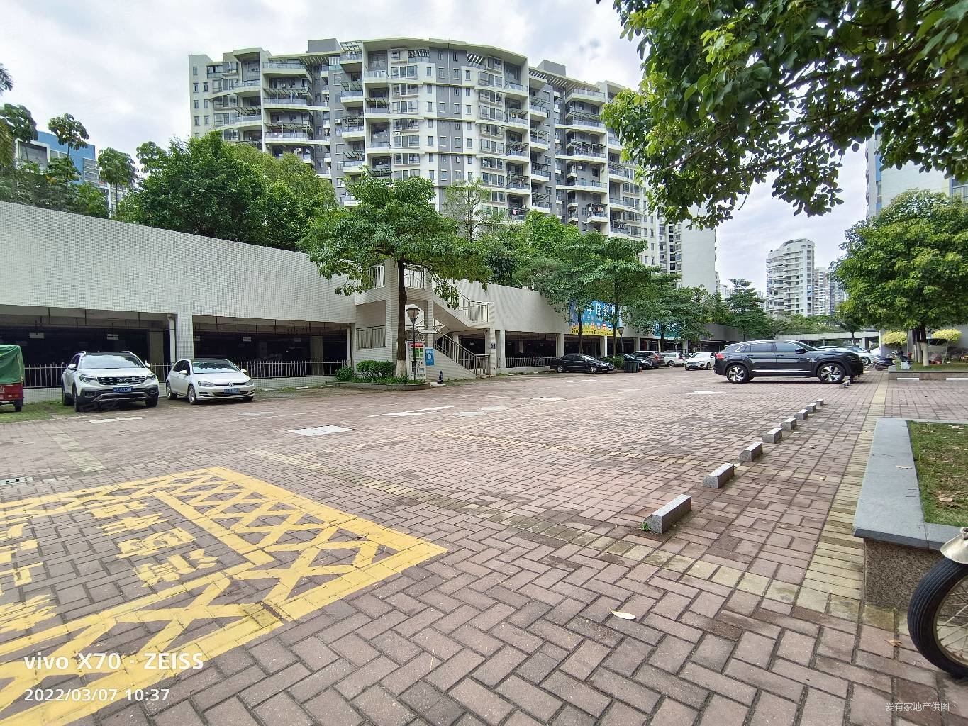 业主急售园洲花园精装两房朝南中高楼层房子9成新