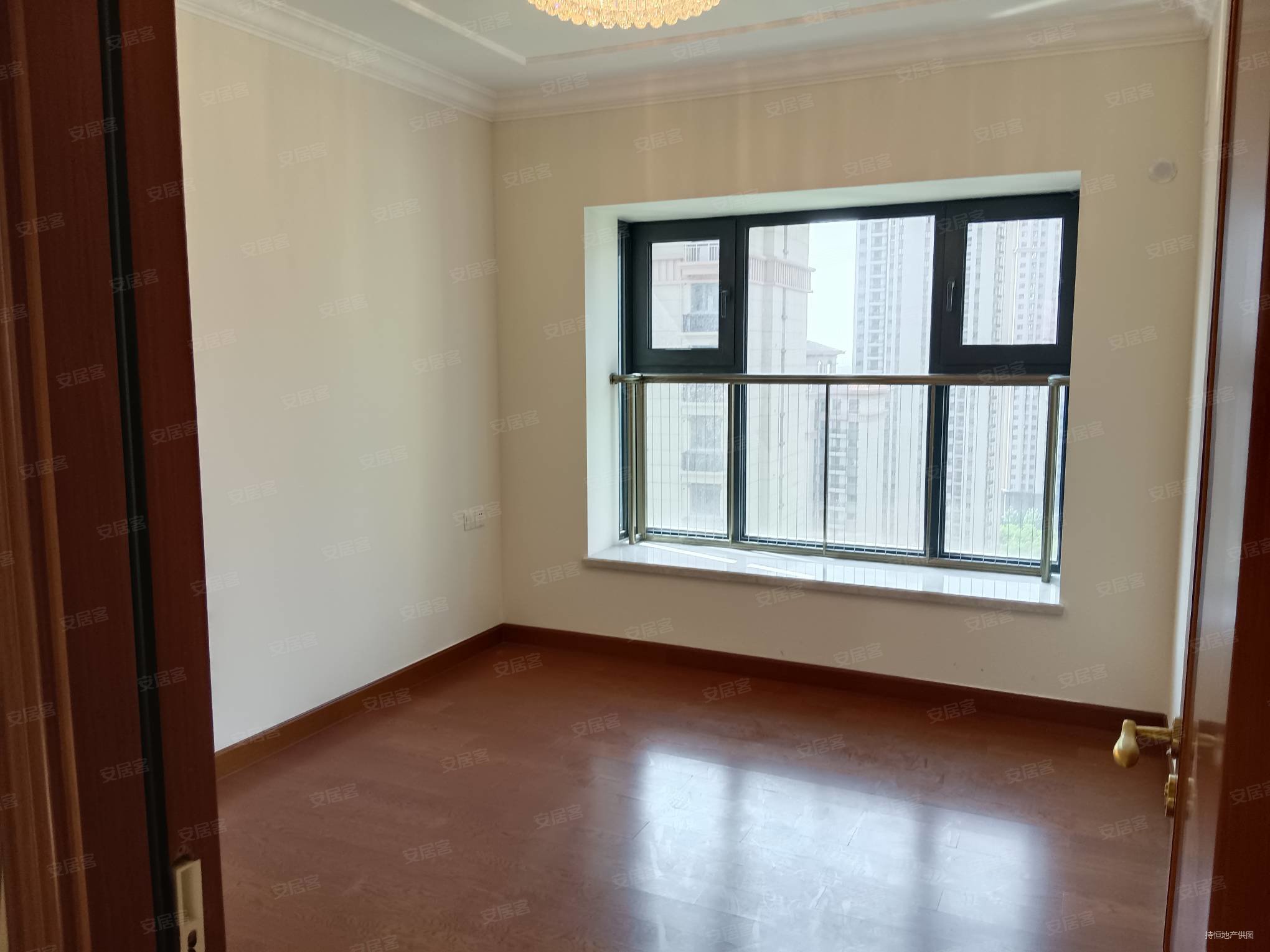 恒大悦府精装三室两厅一卫小高层好楼层