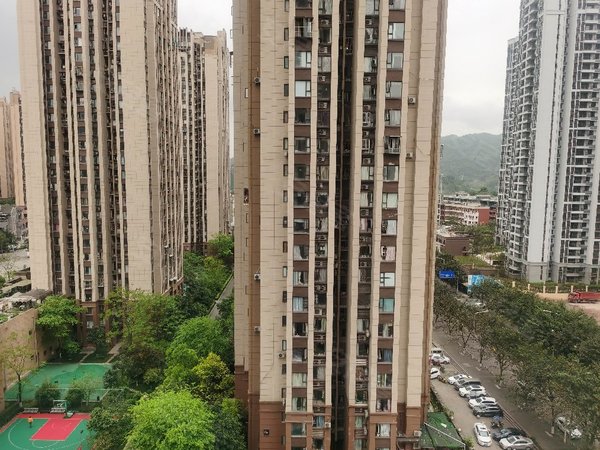 重庆南岸弹子石蓝光coco时代(二期)整租,小区成熟,对面就是枢纽站,离