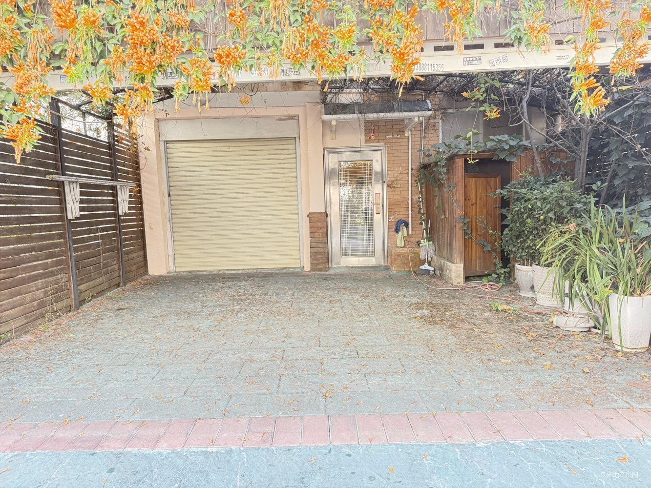 清水木华联排别墅 小区中间带前后150平花园 1到4层有车库