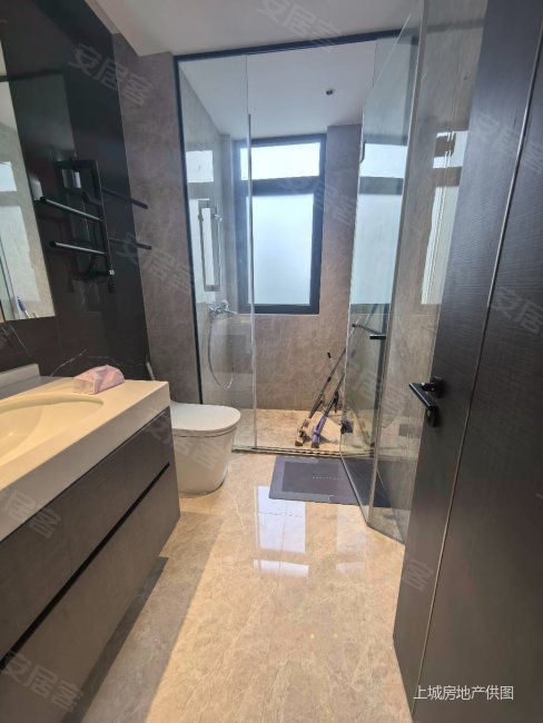 蓝光黑钻4室2厅2卫143㎡南北330万