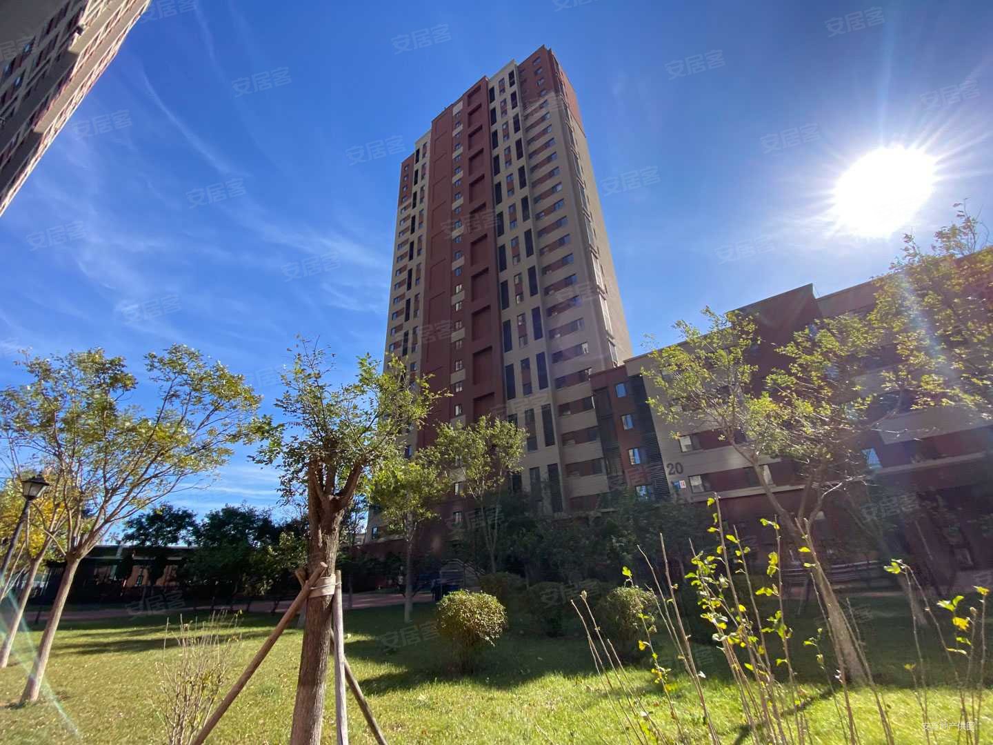 周水子 80中 三室精装修凤凰层全天采光,中航华府二手房,119万,3室2厅