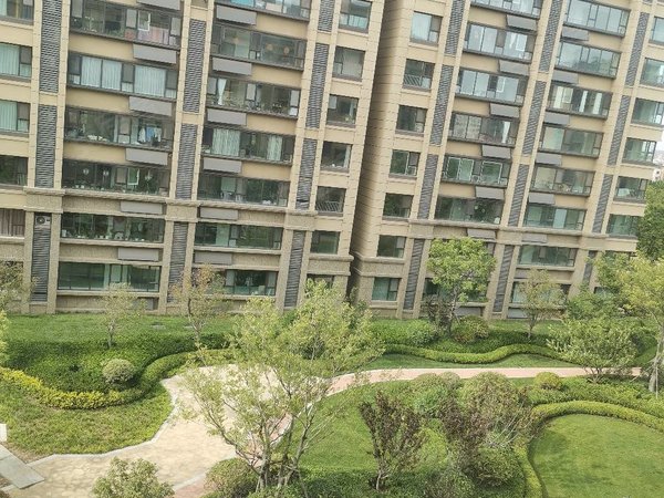 青岛即墨环秀海信九贤府(即墨)海信九贤府精装套三,房东诚意租,有钥匙