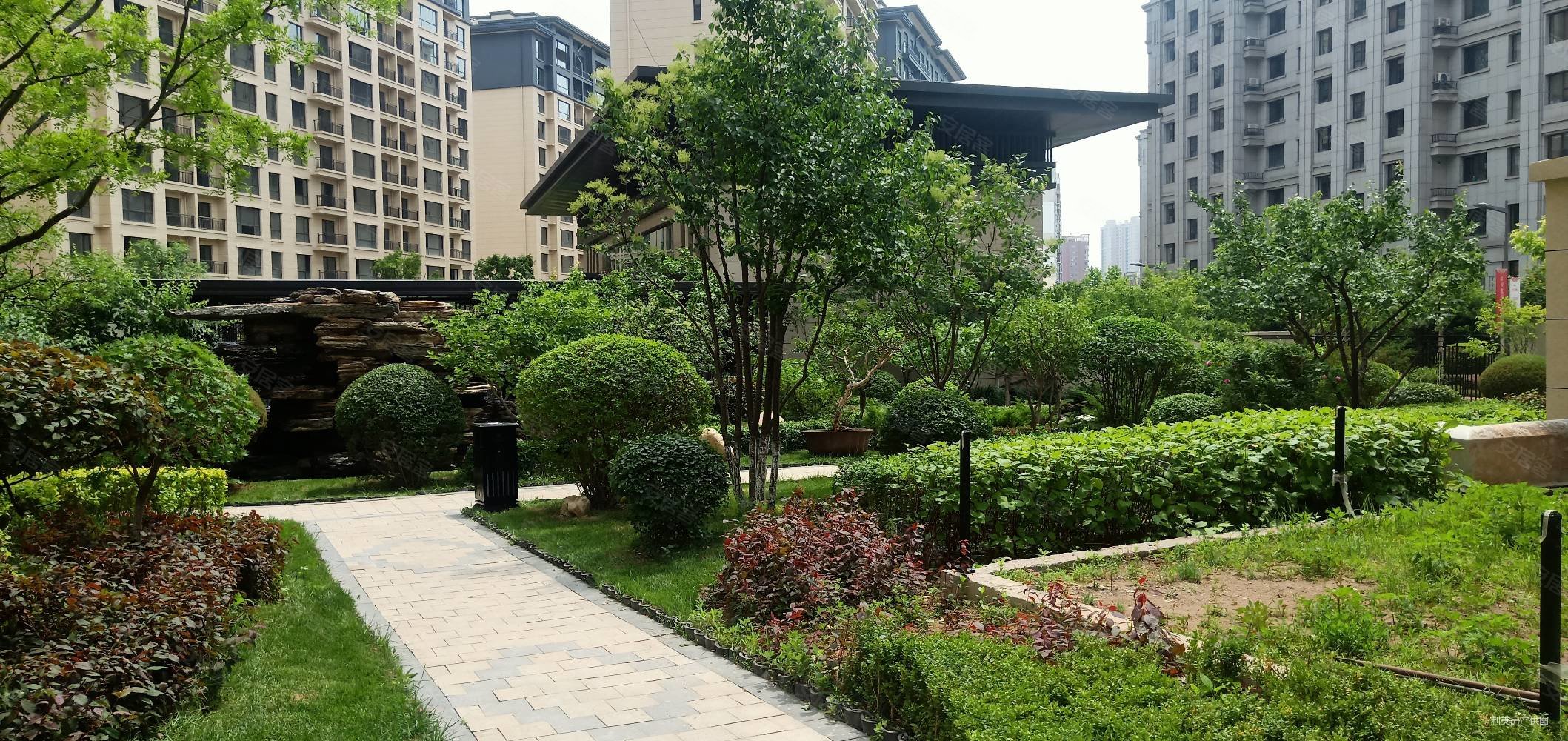 皇冠壹品3室2厅2卫150㎡南北106万