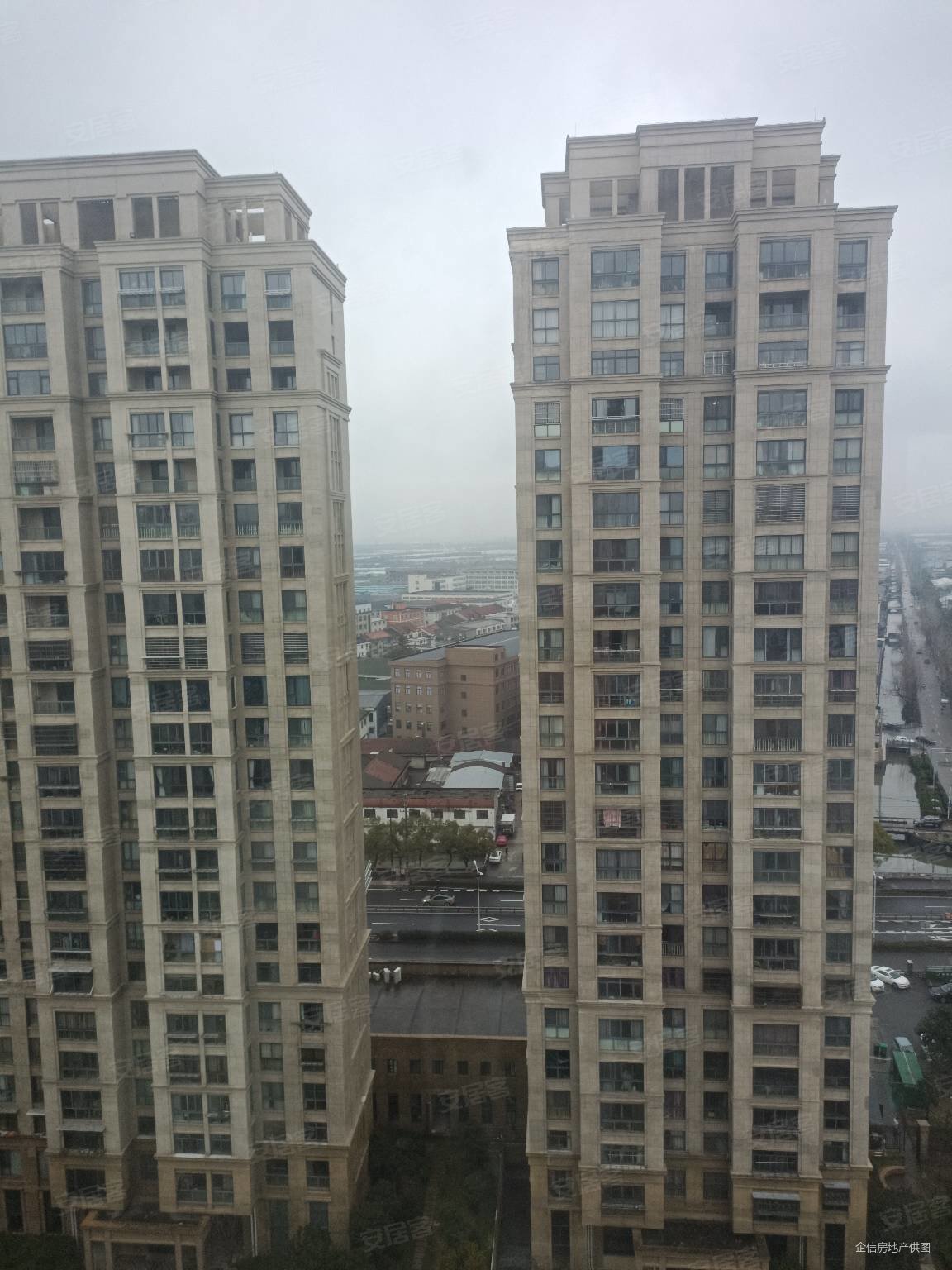 出售龙华苑127平方毛坯108万